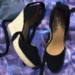 NEW (without tags) Black Closed Toe/Heel Wedge